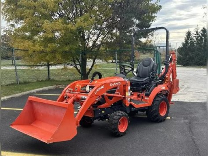 How heavy is a Kubota G21?