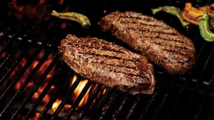 How hot should the grill be for sirloin steak?