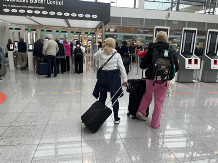 How long does it take to get through immigration at Rome airport?