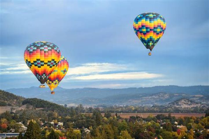 How long does the average hot air balloon ride last?