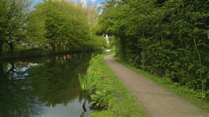 How long is the Erewash Valley Trail?