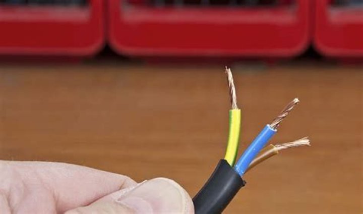 How many amps can a 6 3 wire carry?