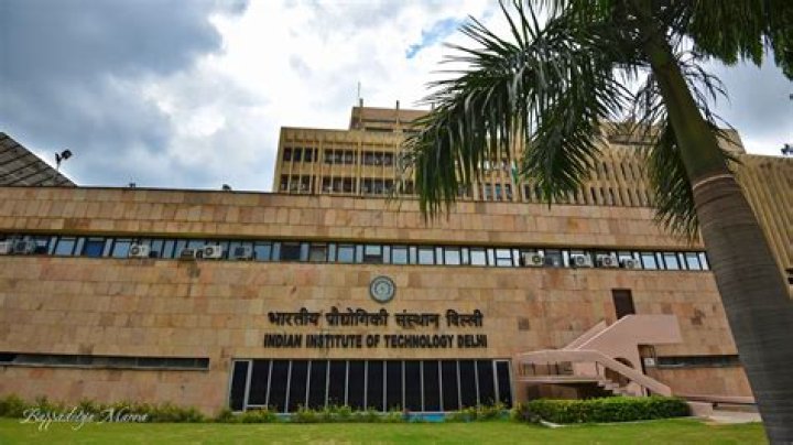 How many branches are there in IIT Kanpur?