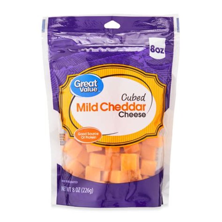 How many calories are in a inch cube of cheddar cheese?