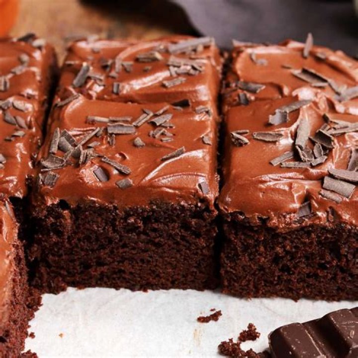How many calories are in a Sara Lee chocolate cake?