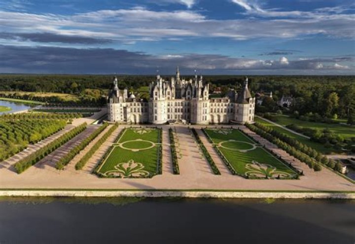 How many chateau are in the Loire?