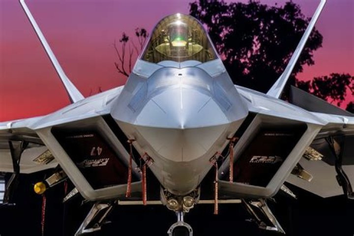 How many confirmed kills does the F-22 have?