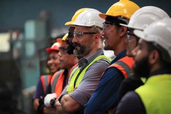 How many construction workers are there in the US in 2020?