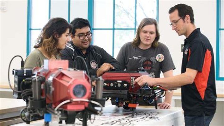 How many electives McMaster engineering?