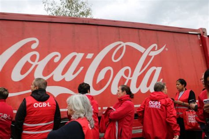 How many employees does Coca-Cola have in North America?