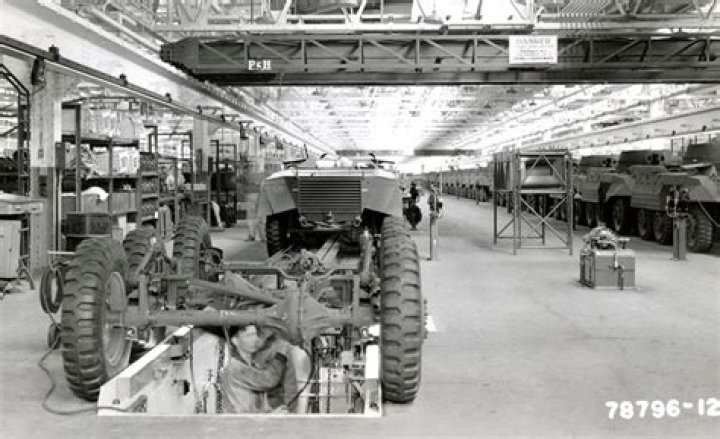 How many employees work at the chicago assembly plant?