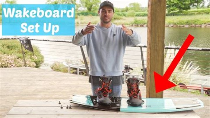 How many fins should be on a wakeboard?