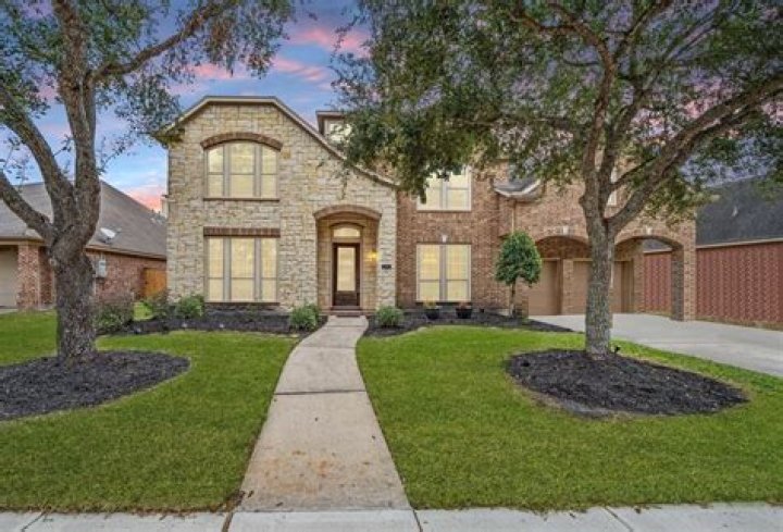 How many homes are in Shadow Creek Ranch Pearland TX?