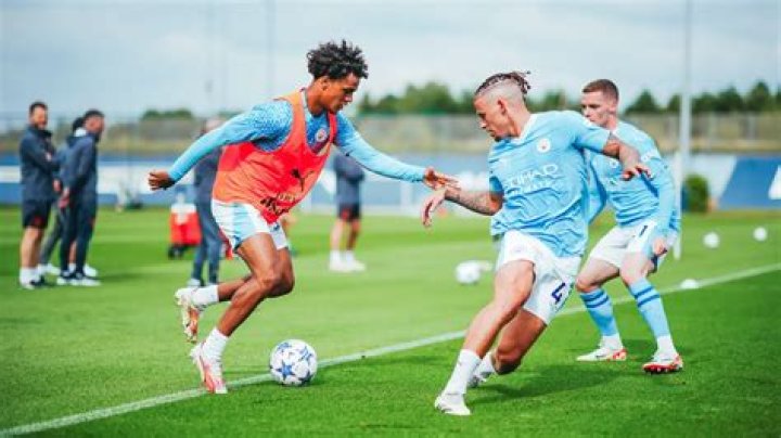 How many hours a day do soccer players train?