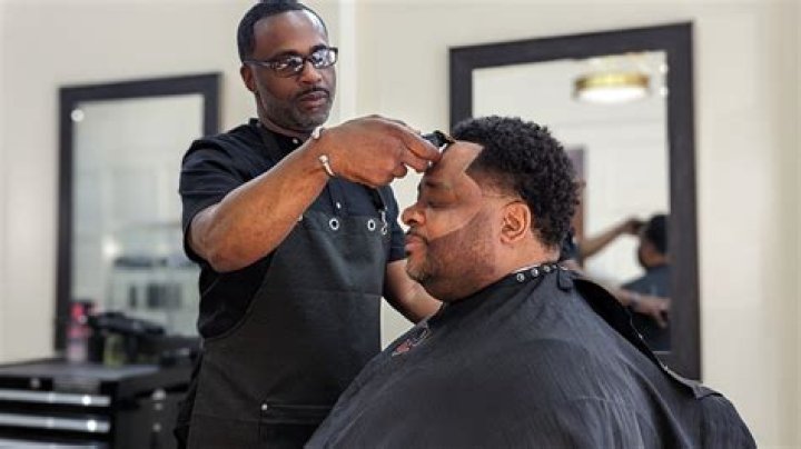 How many licensed barbers are in the US?