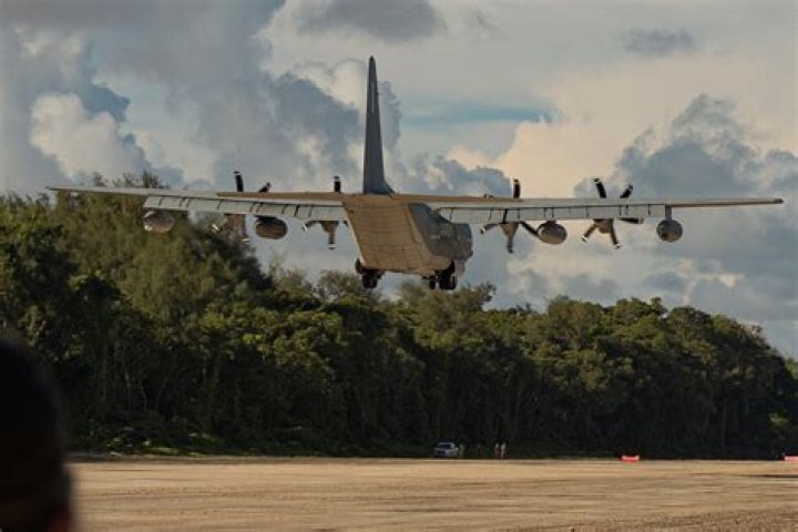 How many Marines died crossing the airfield on Peleliu?