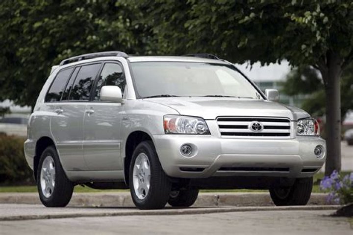 How many MPG does a 2004 Toyota Highlander get?