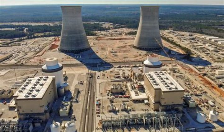 How many nuclear power plants are there in Illinois?