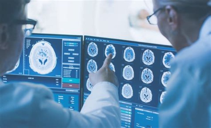 How many radiology residency programs are in the US?