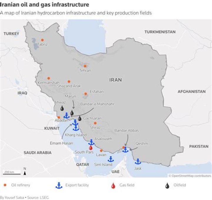 How many refineries does Iran have?