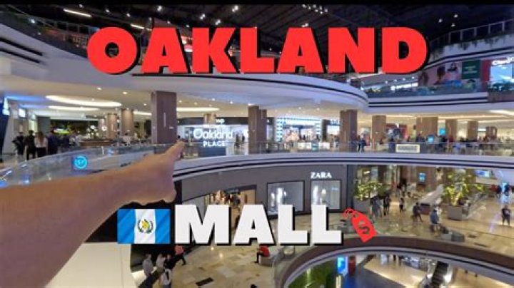How many stores does Oakland Mall have?