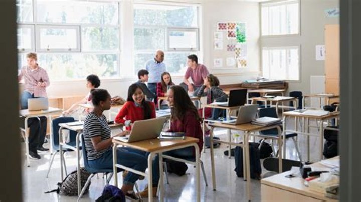 How many students are allowed in a classroom in California?