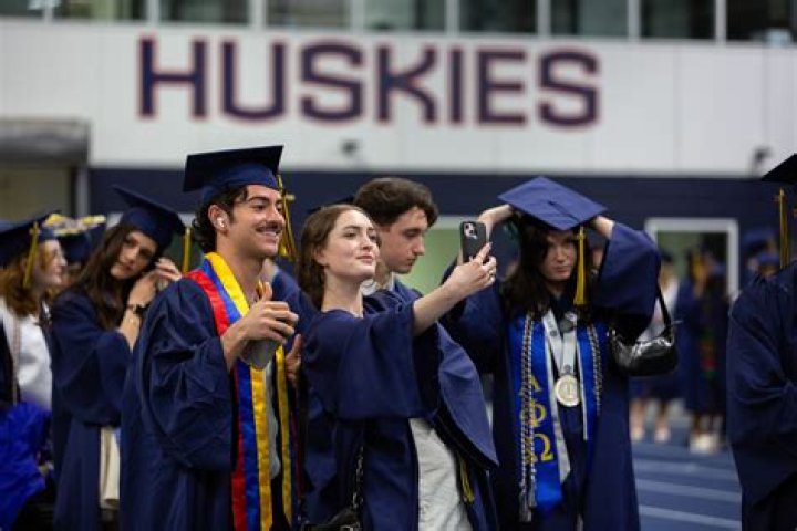 How many students go to FAU Jupiter?