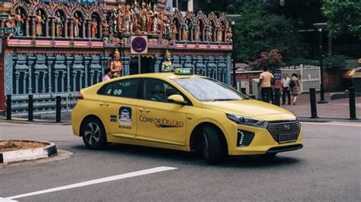 How many taxis are there in Singapore?