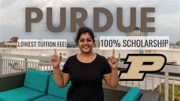 How many trustee scholarships does Purdue give?
