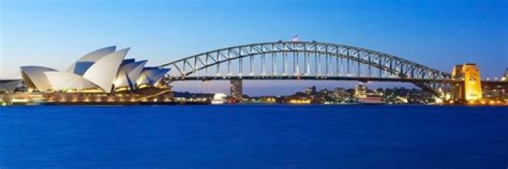 How many years did it take to build the Sydney Harbour bridge?