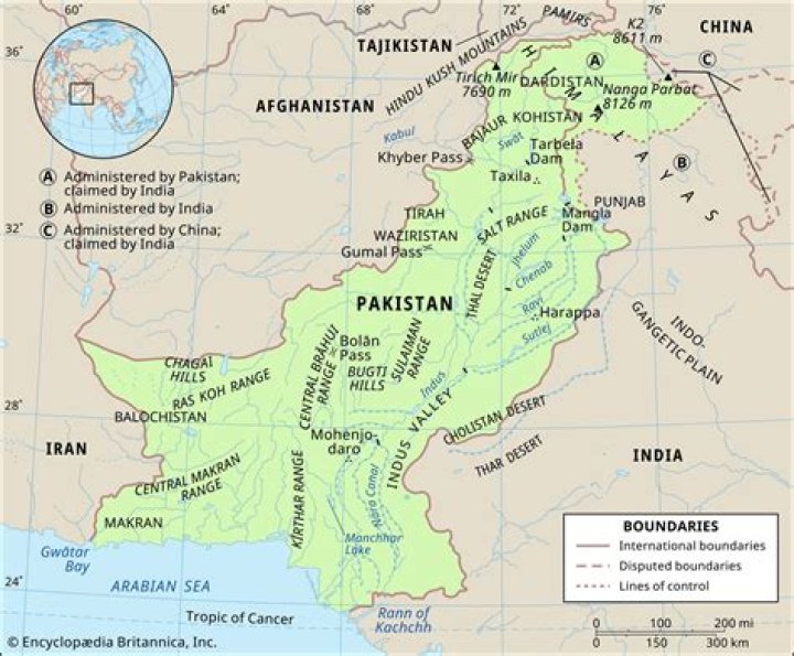 How much area of Pakistan is forest?
