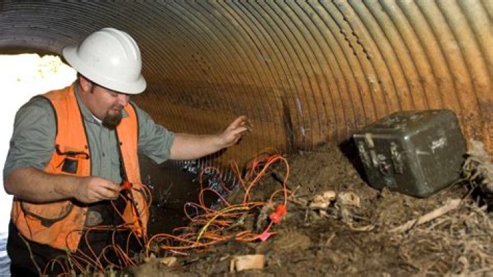 How much do Explosive workers make?