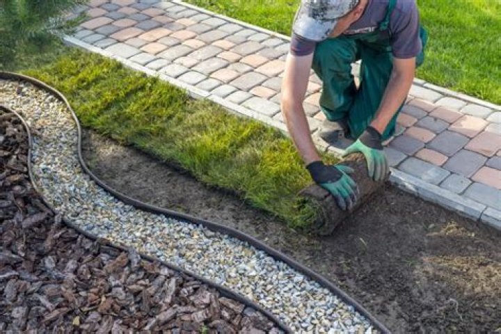 How much do most landscapers make?