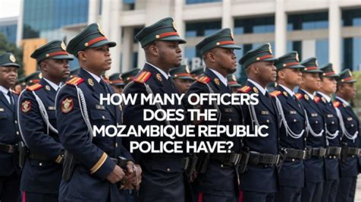 How much do Nassau police officers make?