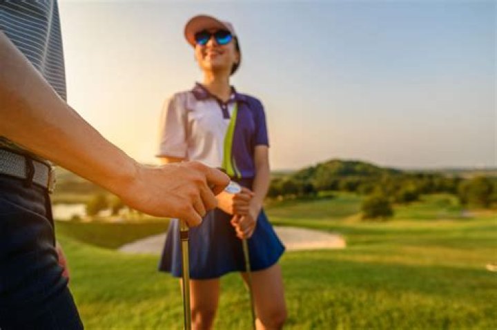 How much do teenage golf caddies make?