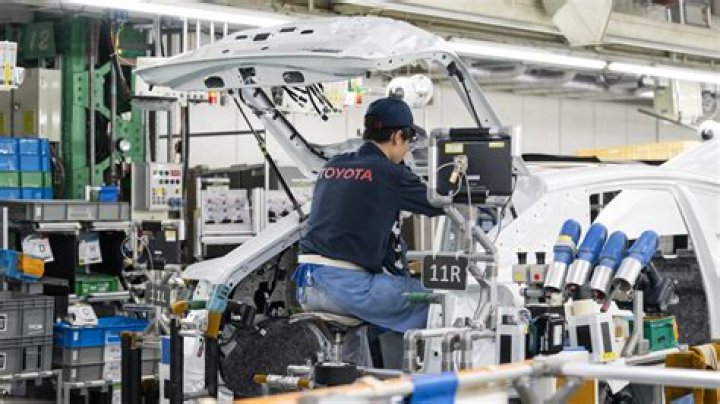 How much do Toyota plant workers make in San Antonio?