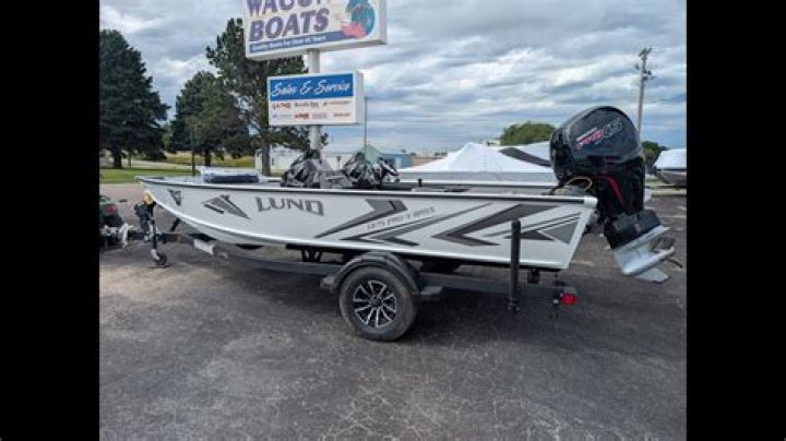 How much does a 16 foot Lund boat weight?