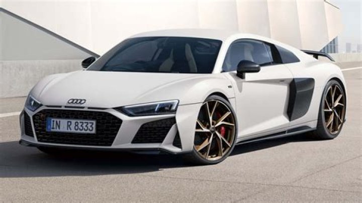 How much does a 2020 Audi R8 weight?