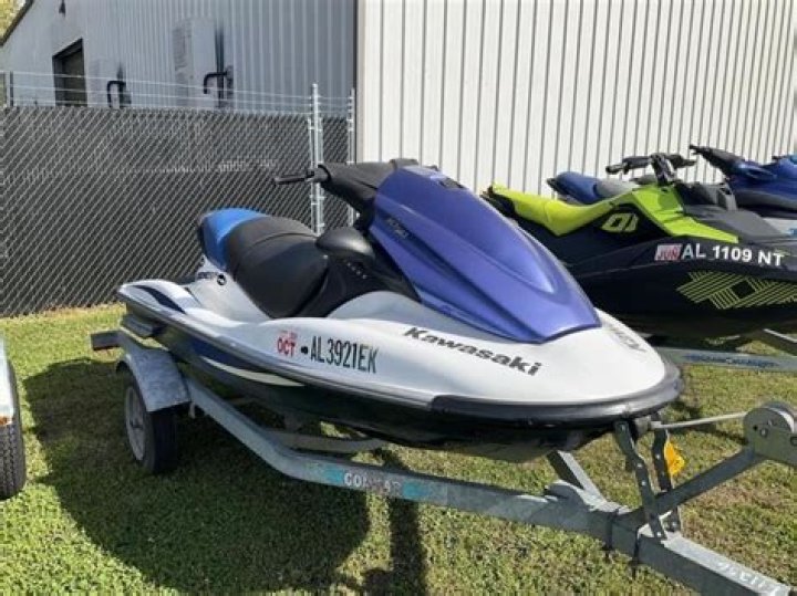 How much does a Kawasaki STX 12f weigh?