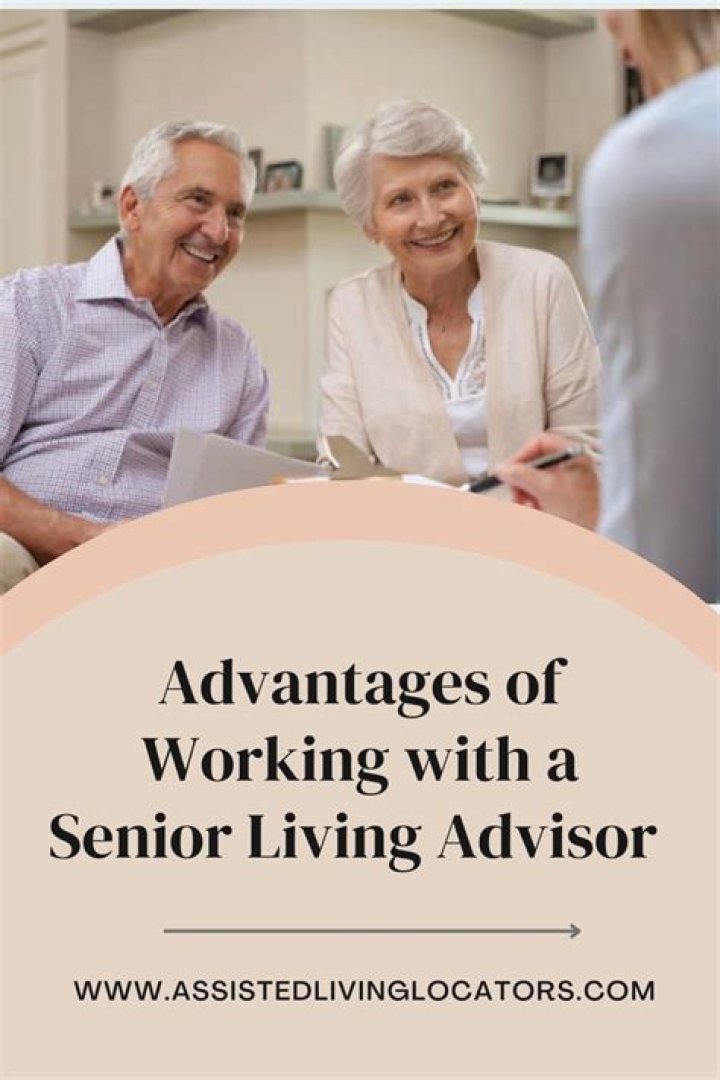 How much does a senior living advisor make?