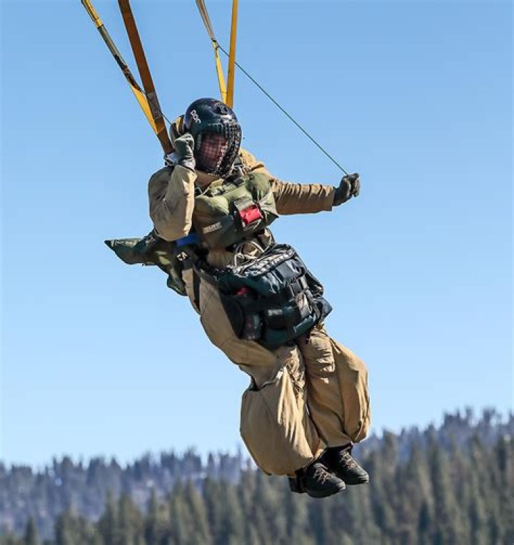 How much does a smokejumper make per year?