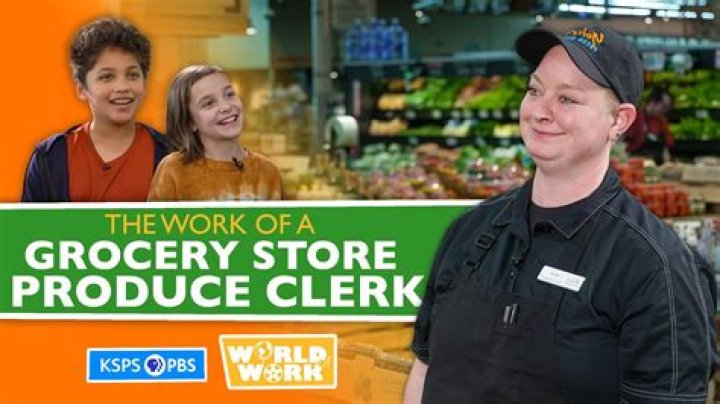 How much does a store clerk make in Canada?