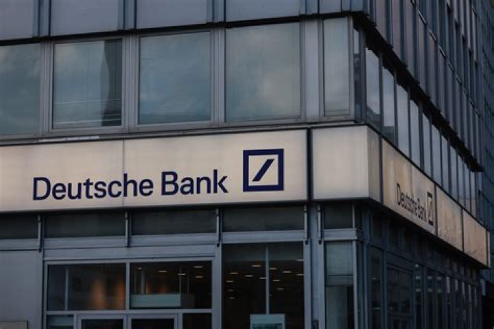 How much does a vice president at Deutsche Bank make?