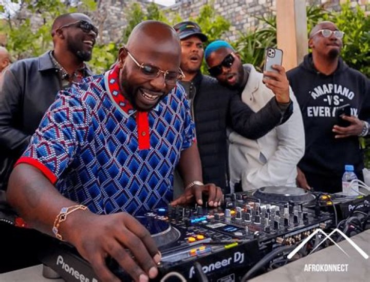 How much does DJ Camilo charge for a party?