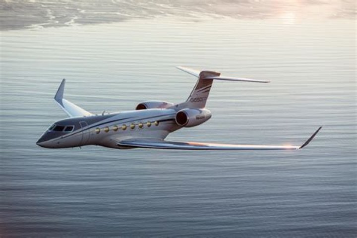 How much does it cost to lease a Gulfstream G550?
