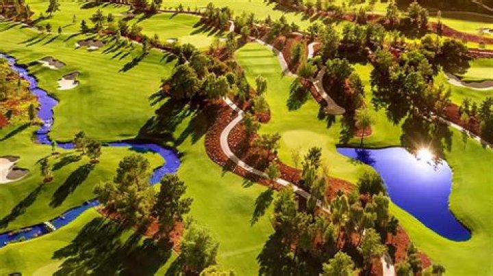 How much does it cost to play the Wynn golf course?