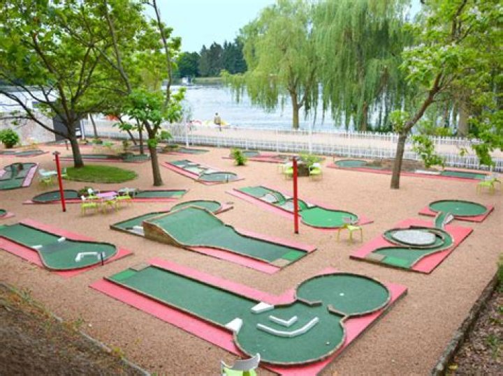 How much does mini golf cost in Branson MO?