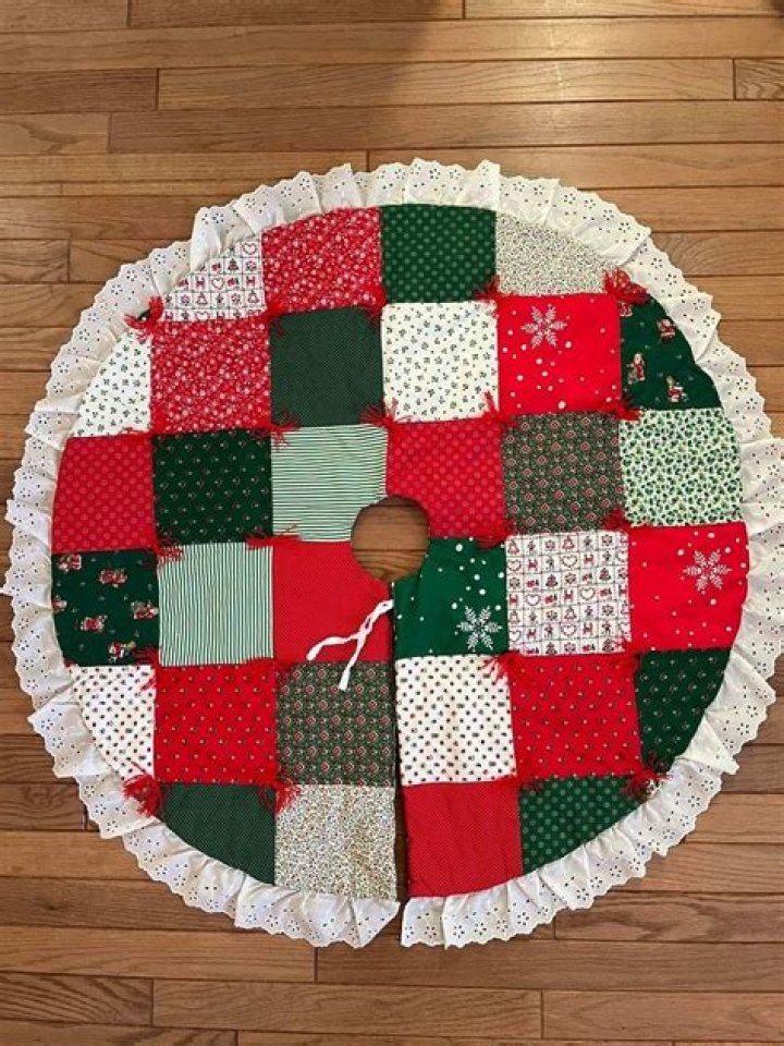 How much fabric do I need for a Christmas tree skirt?