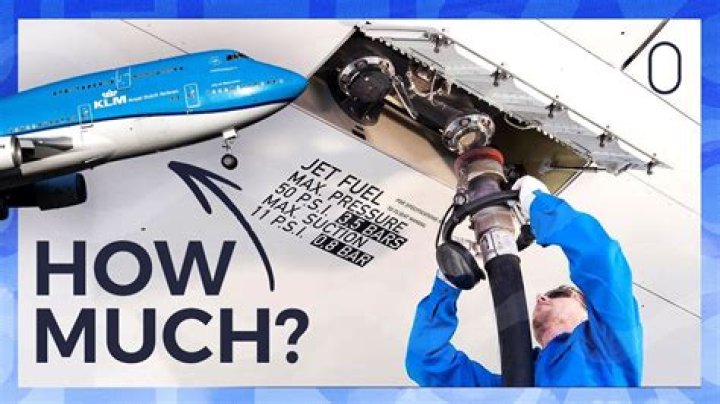 How much jet fuel does a plane use per hour?