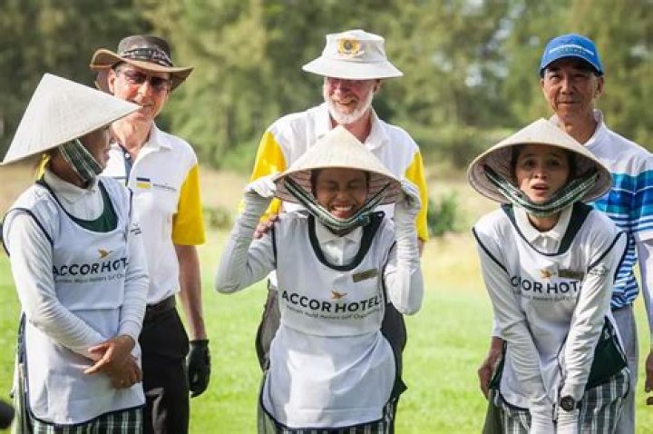 How much to tip a golf caddy in Bali?